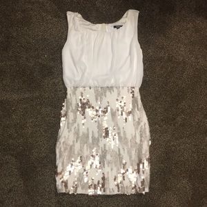 Size 5/6 LIKE NEW Off White Short Dress